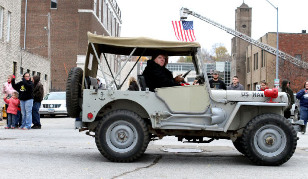 111113-vets-parade20